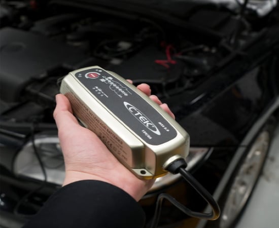 Chargeur auto pour recharger, désulfater, régénérer batterie voiture automobile 12 V CTEK de 5 ampères avec fonction intelligent régénérateur moto top4